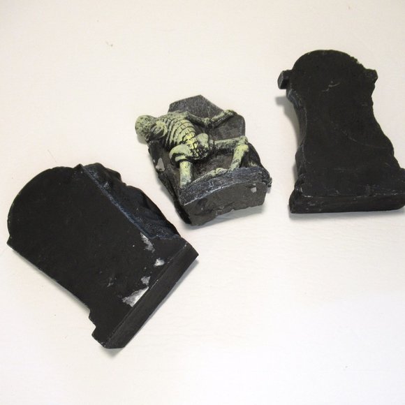 Halloween tombstones - Picture 7 of 12